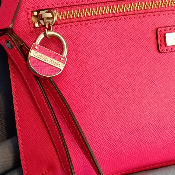 CALVIN KLEIN WRISTLET BAG - Picture 3 of 7